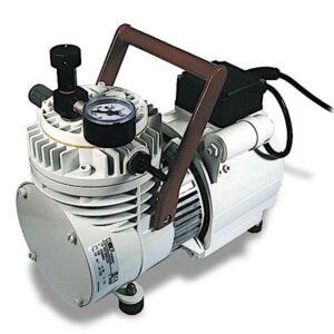 Vakuumpumpe 30 l/min er en bærbar elektrisk luftkompressor med trykmåler, håndtag og netledning, som er ideel til at puste ting op eller drive trykluftværktøj.