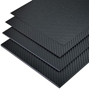 Fire stablede Kulfiberplade-måtter med et sort struktureret vævet kulfibermønster vises i en vinkel mod en hvid baggrund.